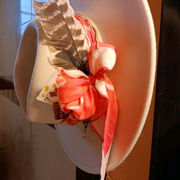 Cream Custom Cowgirl Hat - Picture 1 of 3